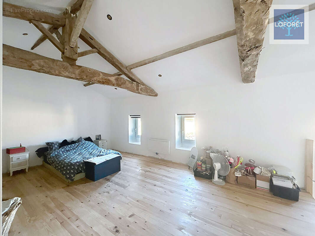 Maison à BUSSAC-FORET