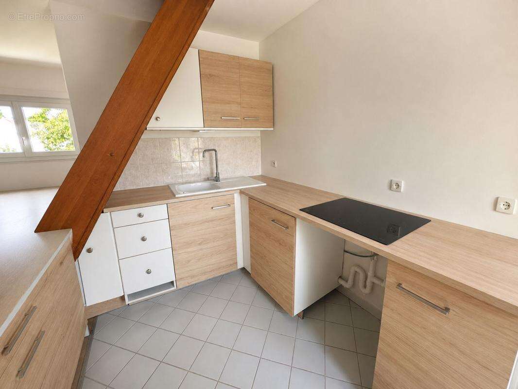 Appartement à SAINT-MAURICE-MONTCOURONNE
