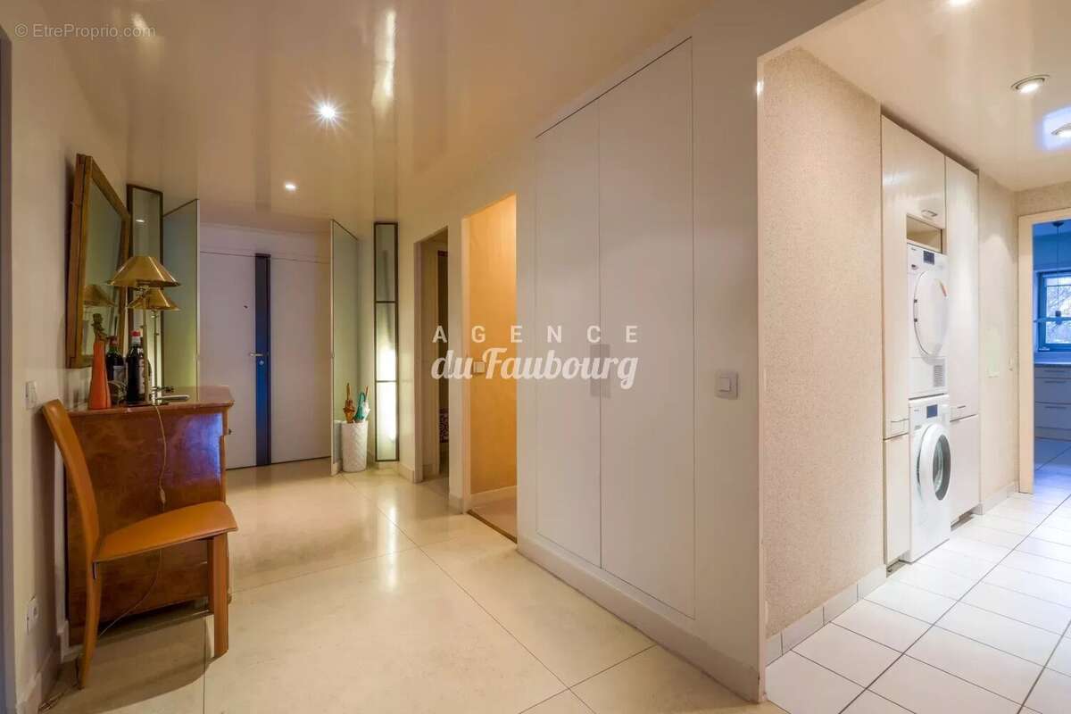 Appartement à NEUILLY-SUR-SEINE