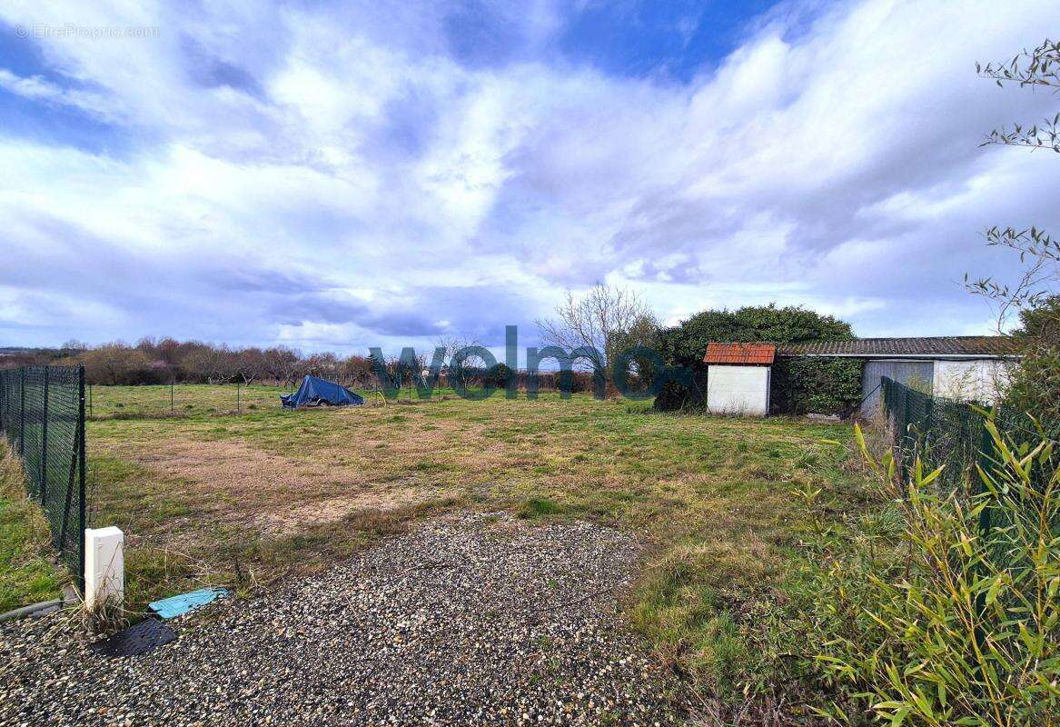 Terrain à SAINT-GERMAIN-DU-PUCH