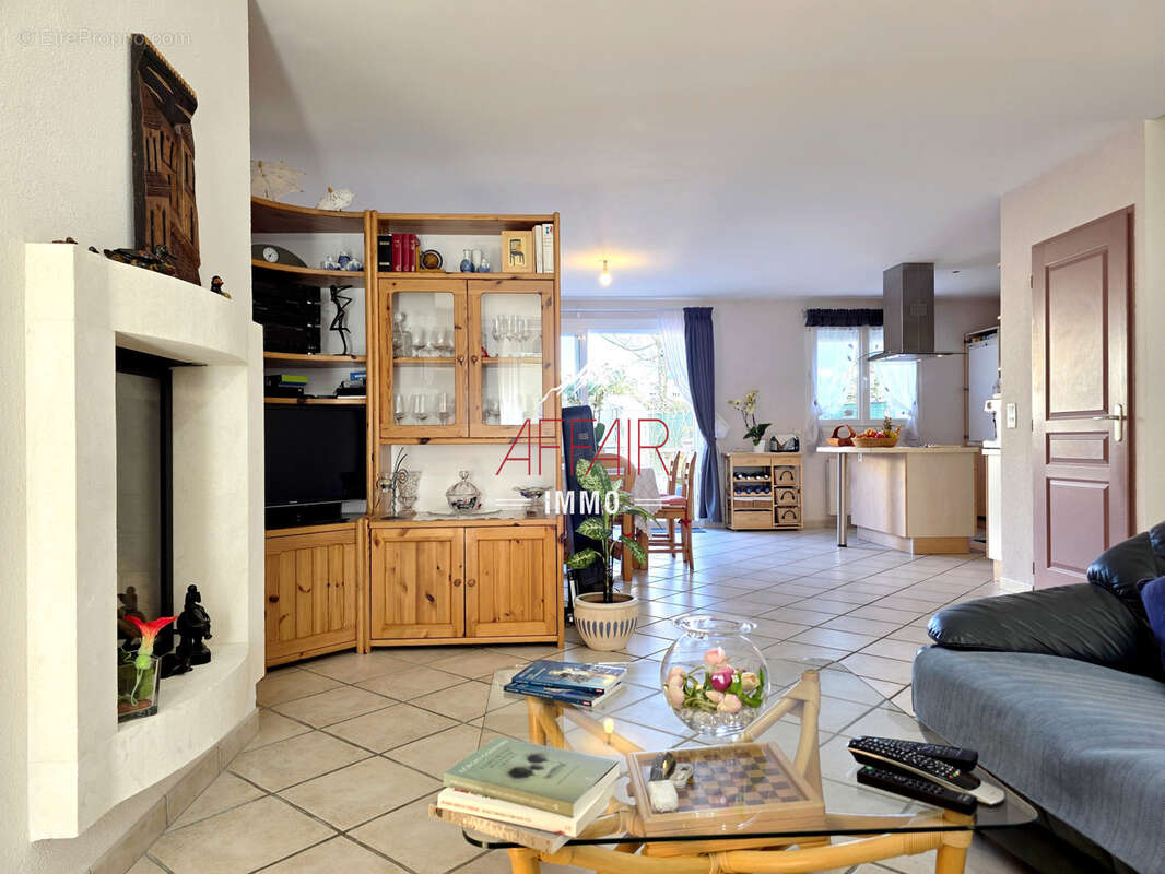 Maison à COLLONGES-SOUS-SALEVE