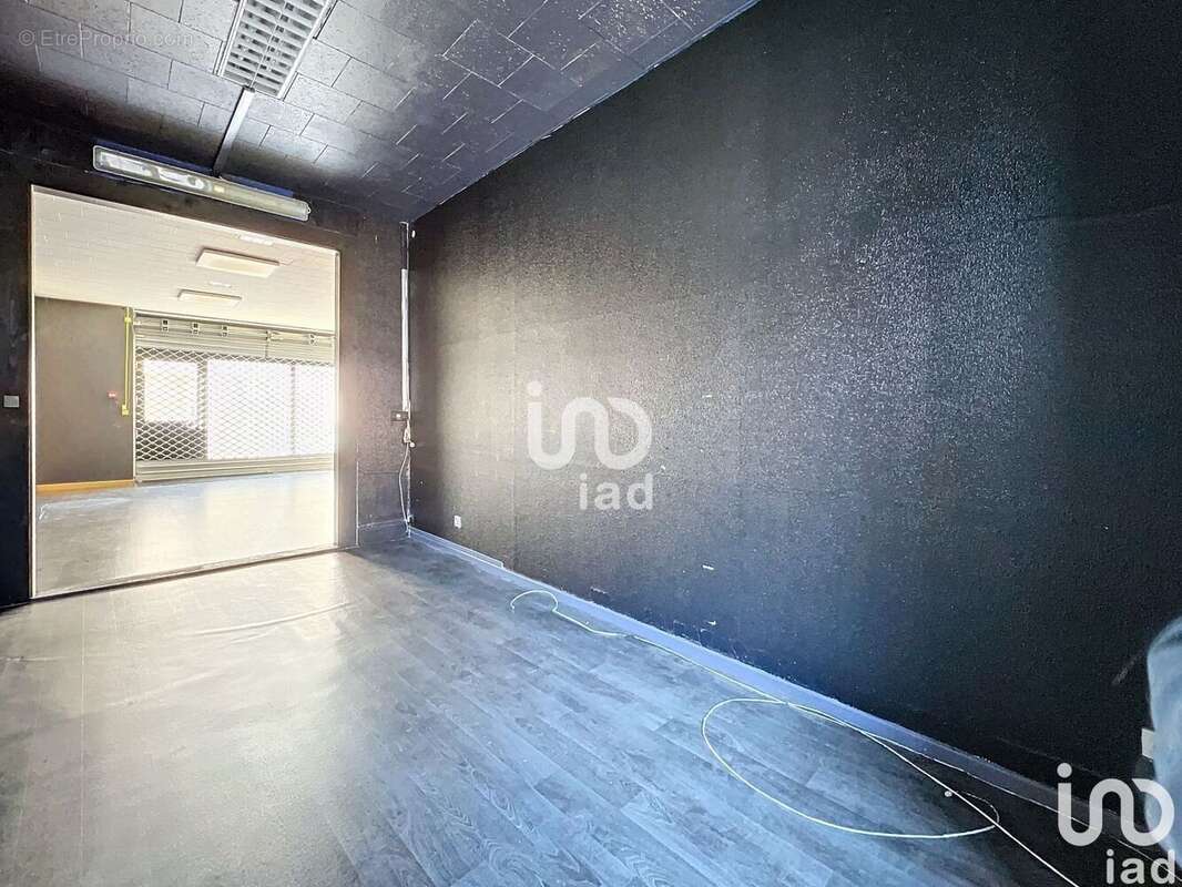 Photo 6 - Commerce à LA MOUILLE