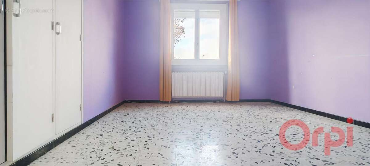 À Vendre à Sérignan : maison à rénover + T2 sur 1 500 m² - photo 8