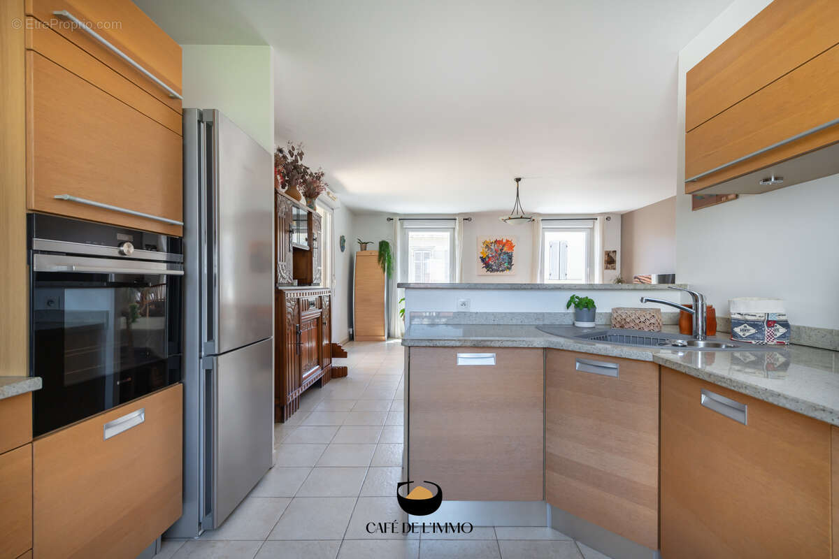 Appartement à MARSEILLE-4E