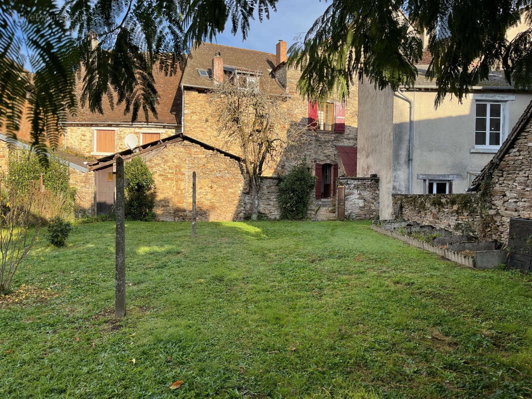 Maison à COUSSAC-BONNEVAL