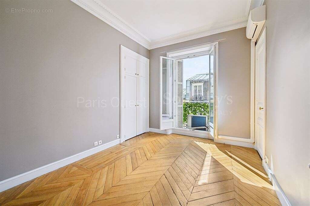 Appartement à PARIS-16E