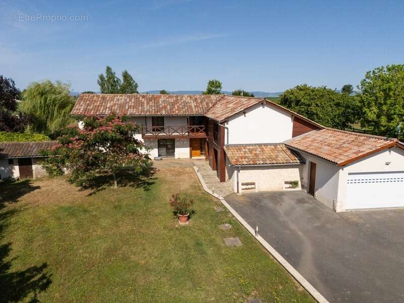 Maison à vendre 8 pièces proche de CHATILLON-SUR-CHALARONNE(01) - photo 2