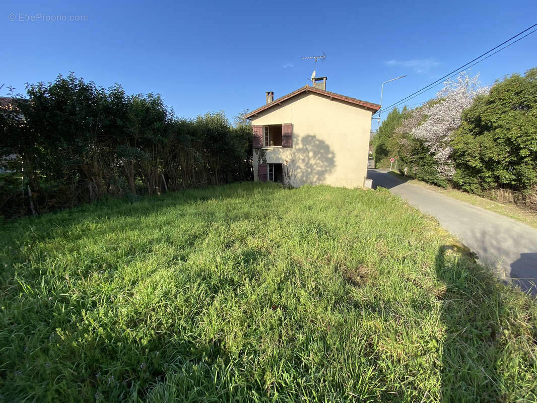 Maison à VIC-FEZENSAC