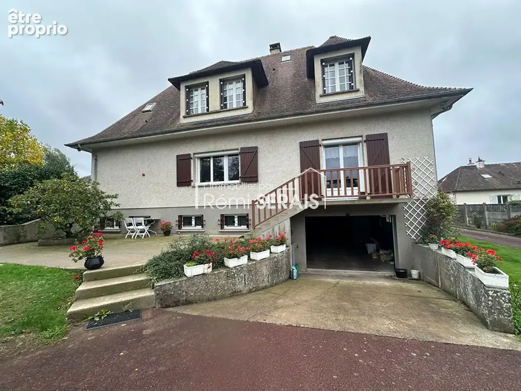 À FLERS Du caractère, de l'espace et une dépendance : une maison aux multiples possibilités - photo 2