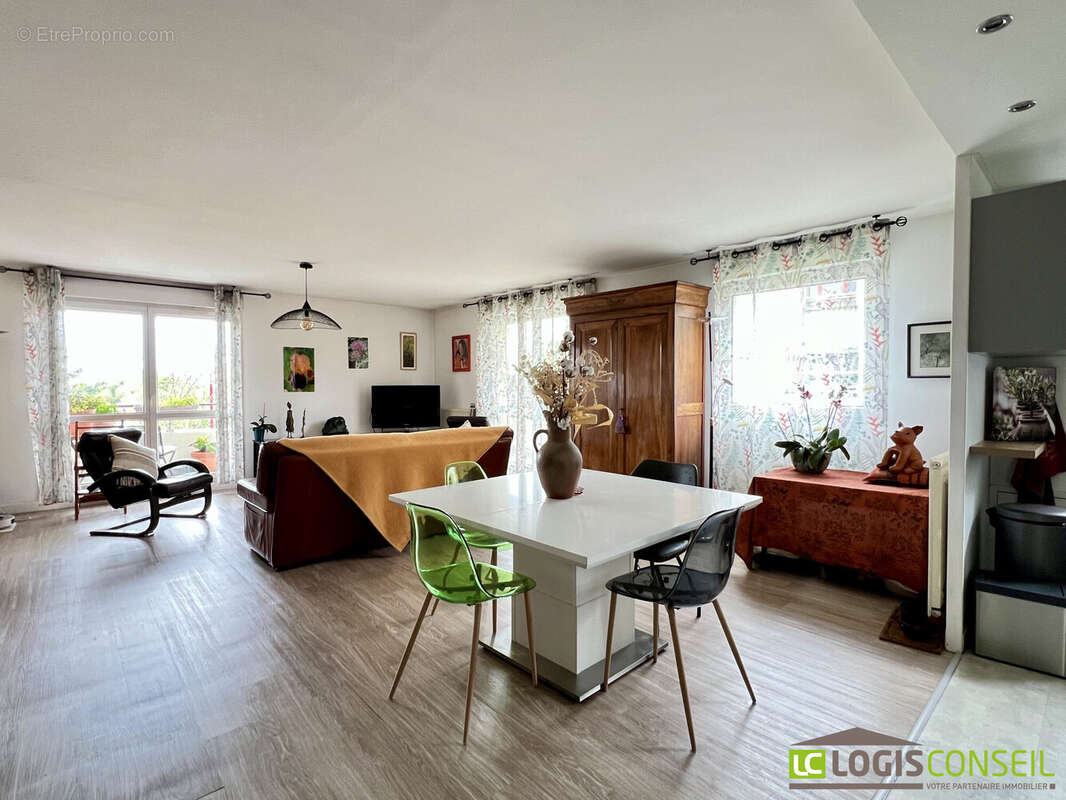 Appartement à FRESNES