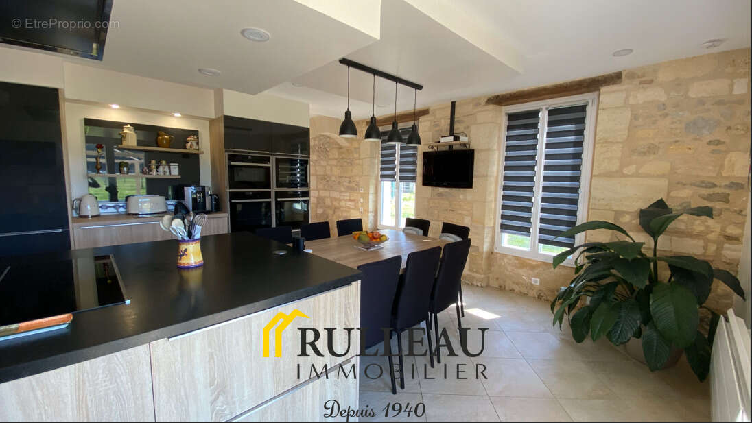 Maison à SAINT-CHRISTOLY-DE-BLAYE