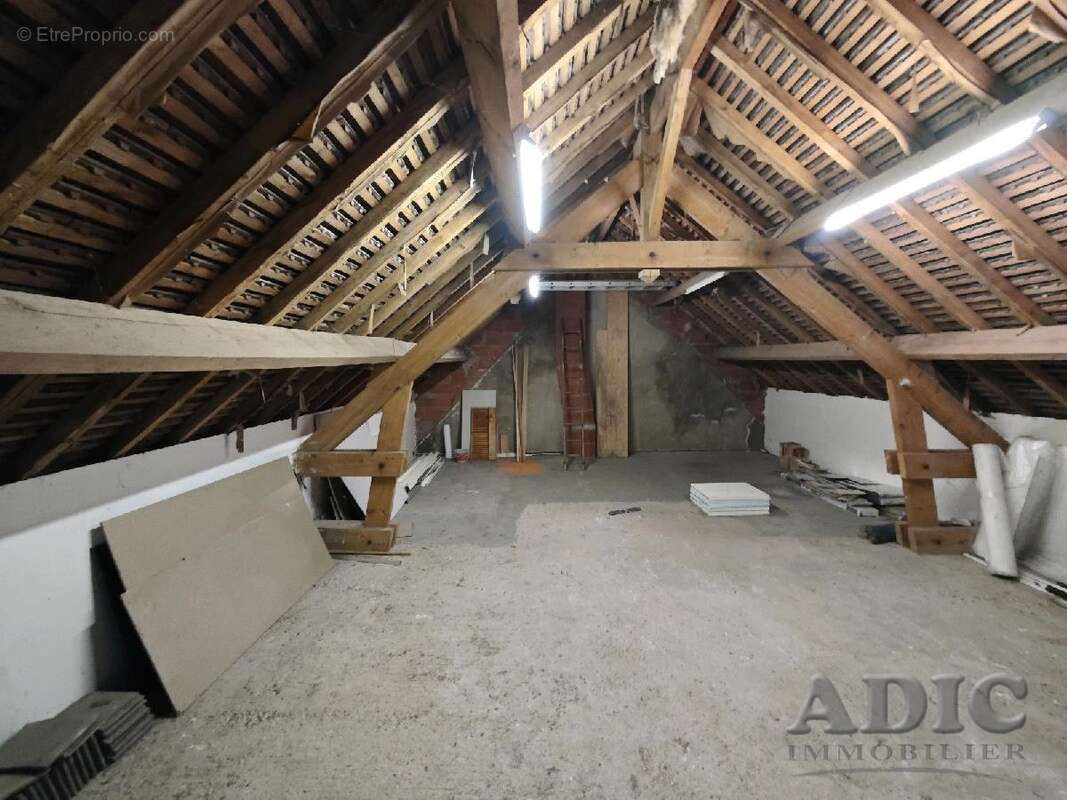 Maison à VER-SUR-LAUNETTE