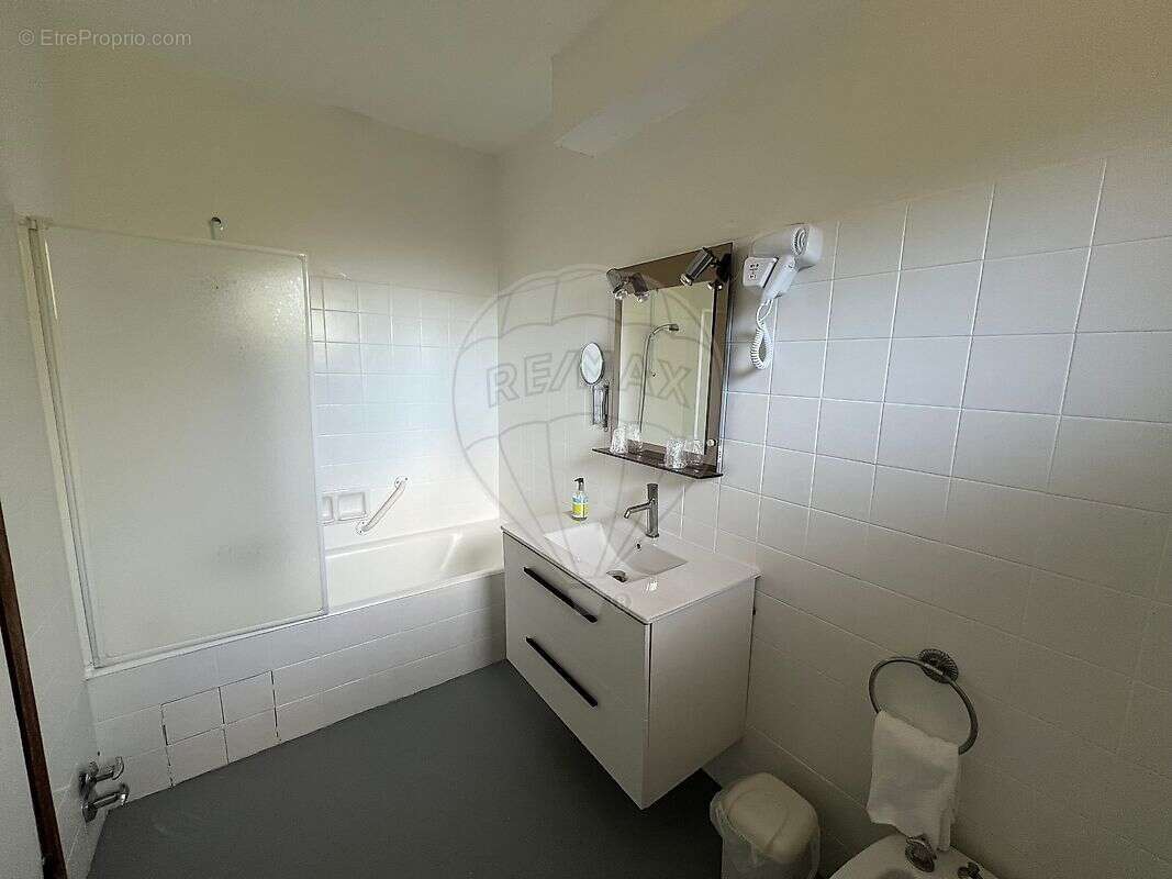 Commerce à L'ESCARENE