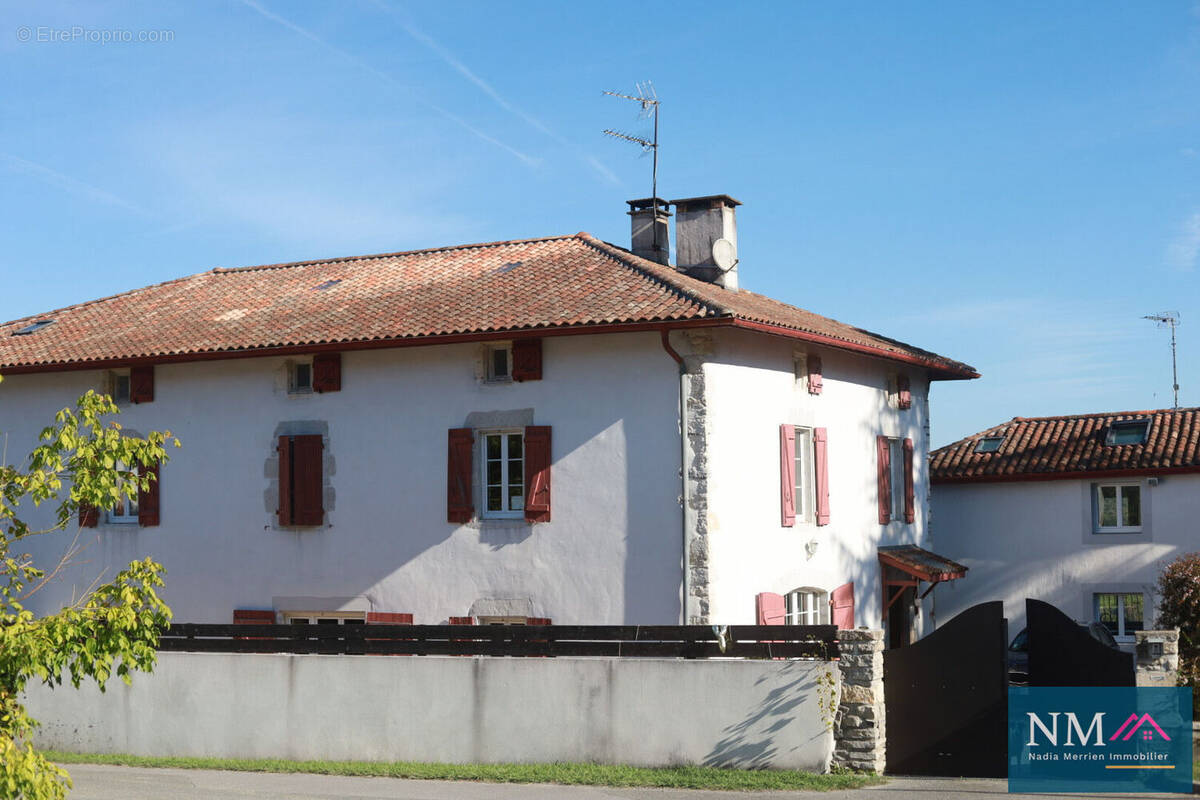 Maison à URT
