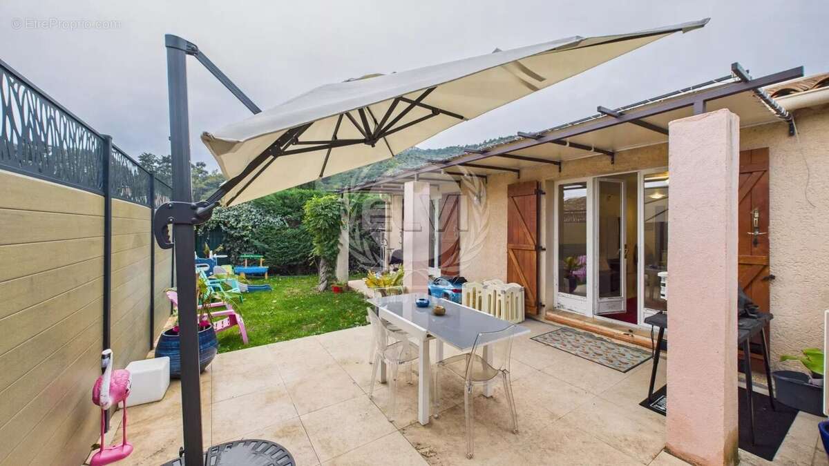 Maison à PLAN-DE-LA-TOUR