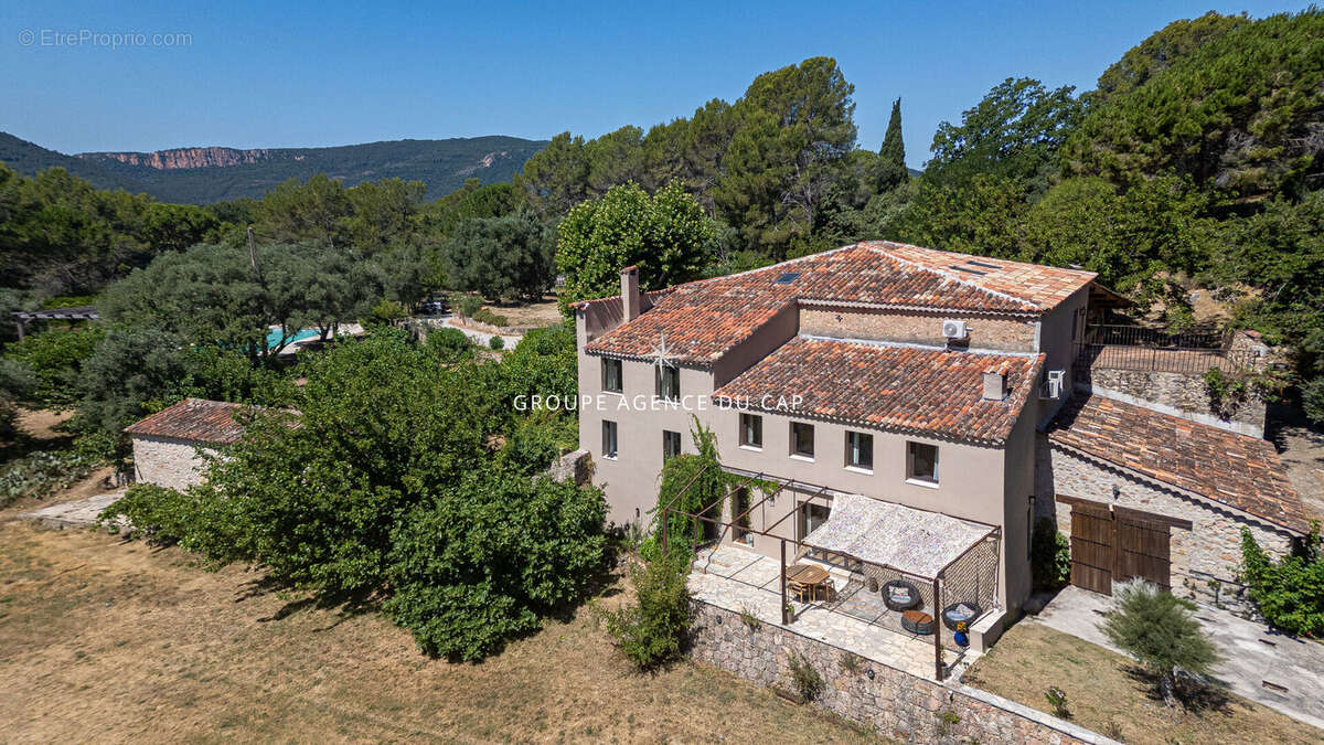 Maison à BAGNOLS-EN-FORET