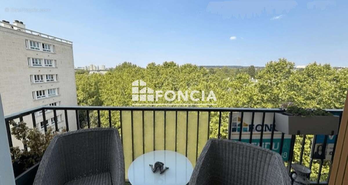 Jolie vue panoramique et belle orientation ouest sans vis a vis pour ce bel appartement de 56 m2 - photo 4
