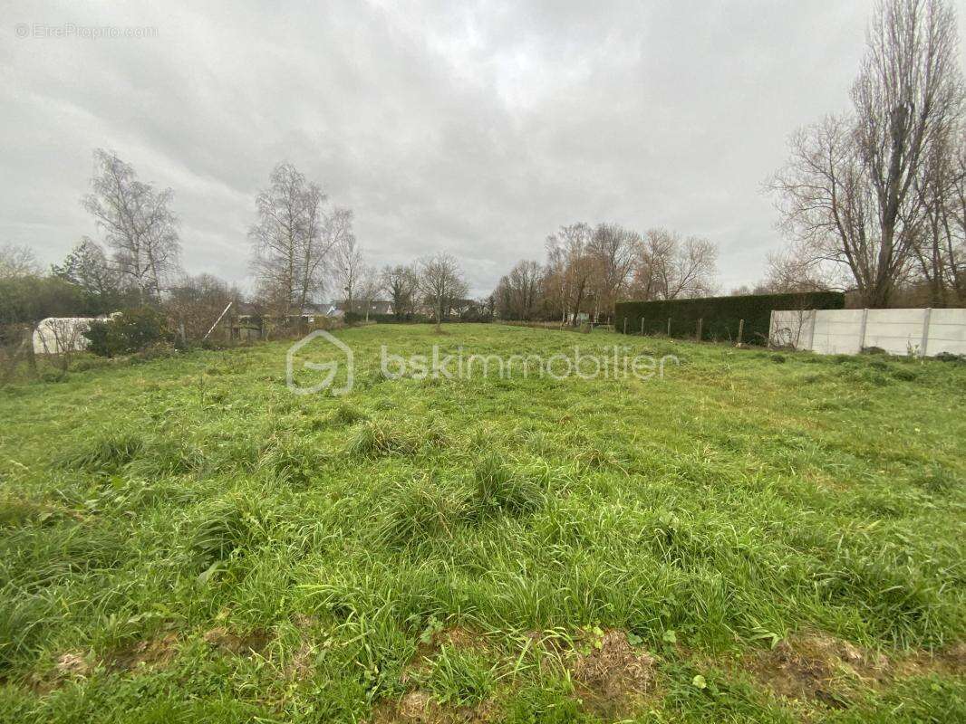 Terrain à SAINTE-ANNE-SUR-BRIVET