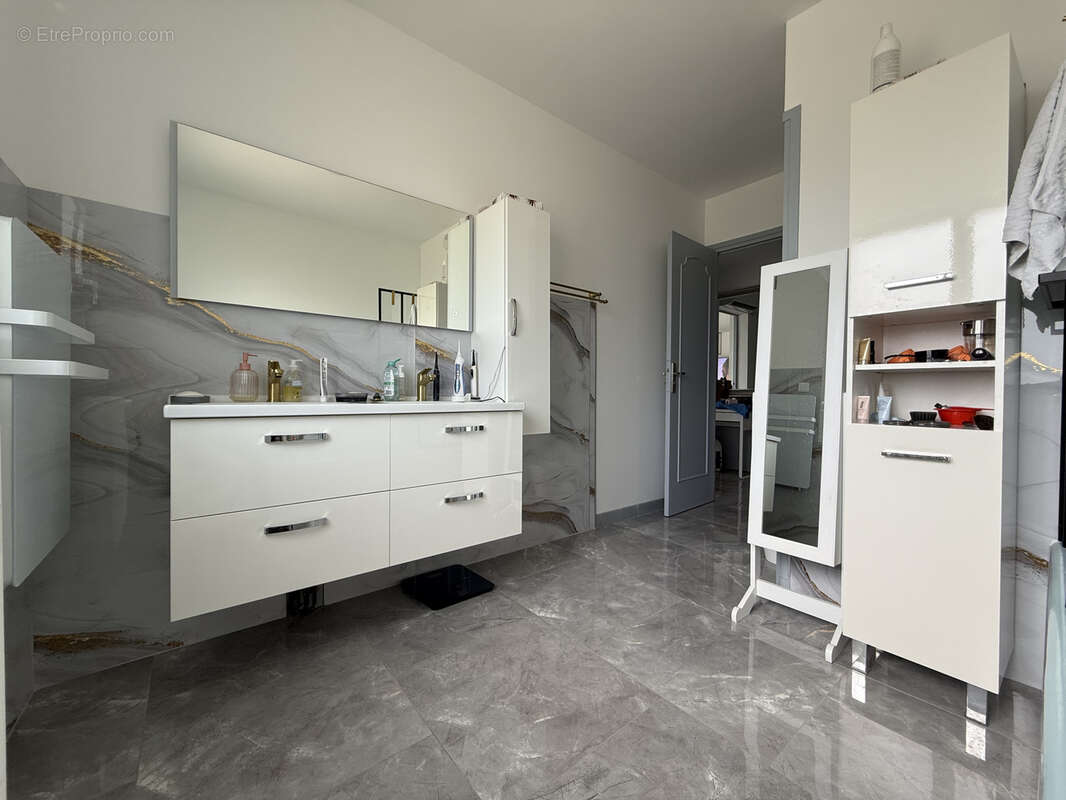 Maison entierement renovee avec gout / quartier calme - photo 8