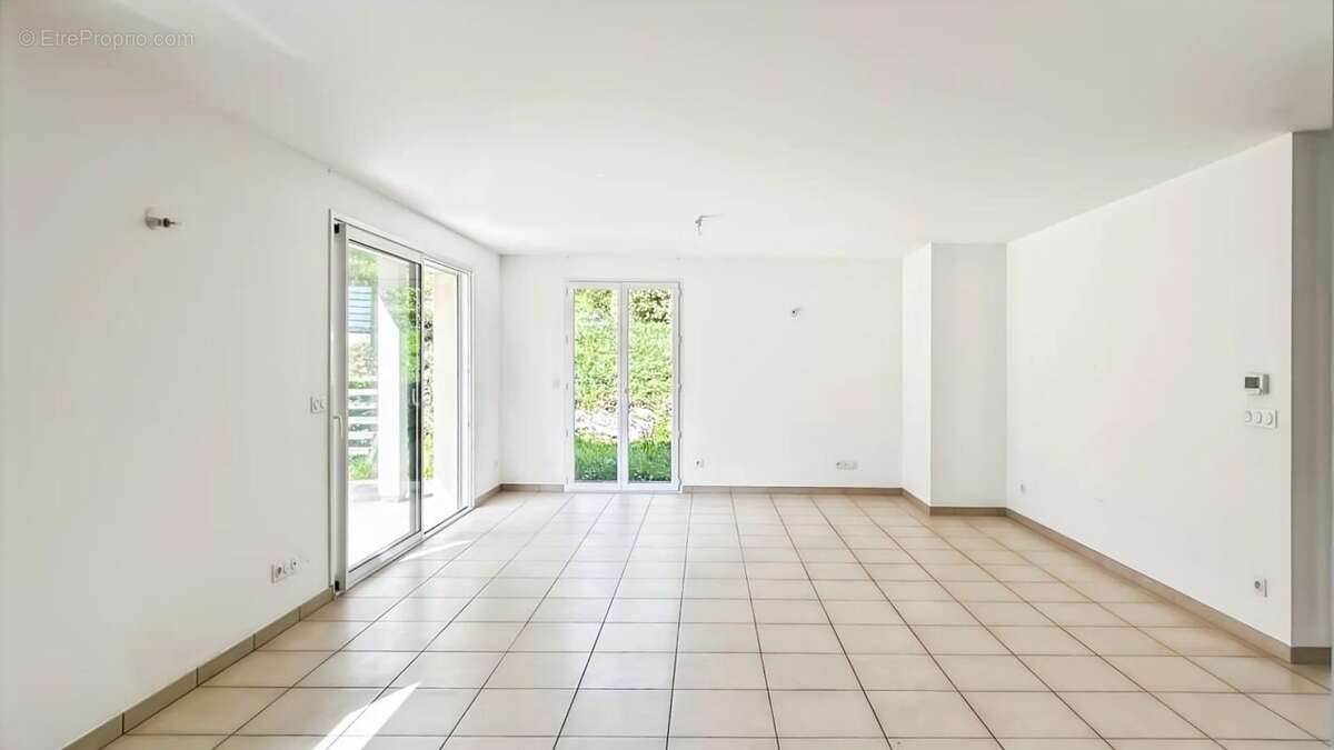 Maison à POUILLEY-LES-VIGNES