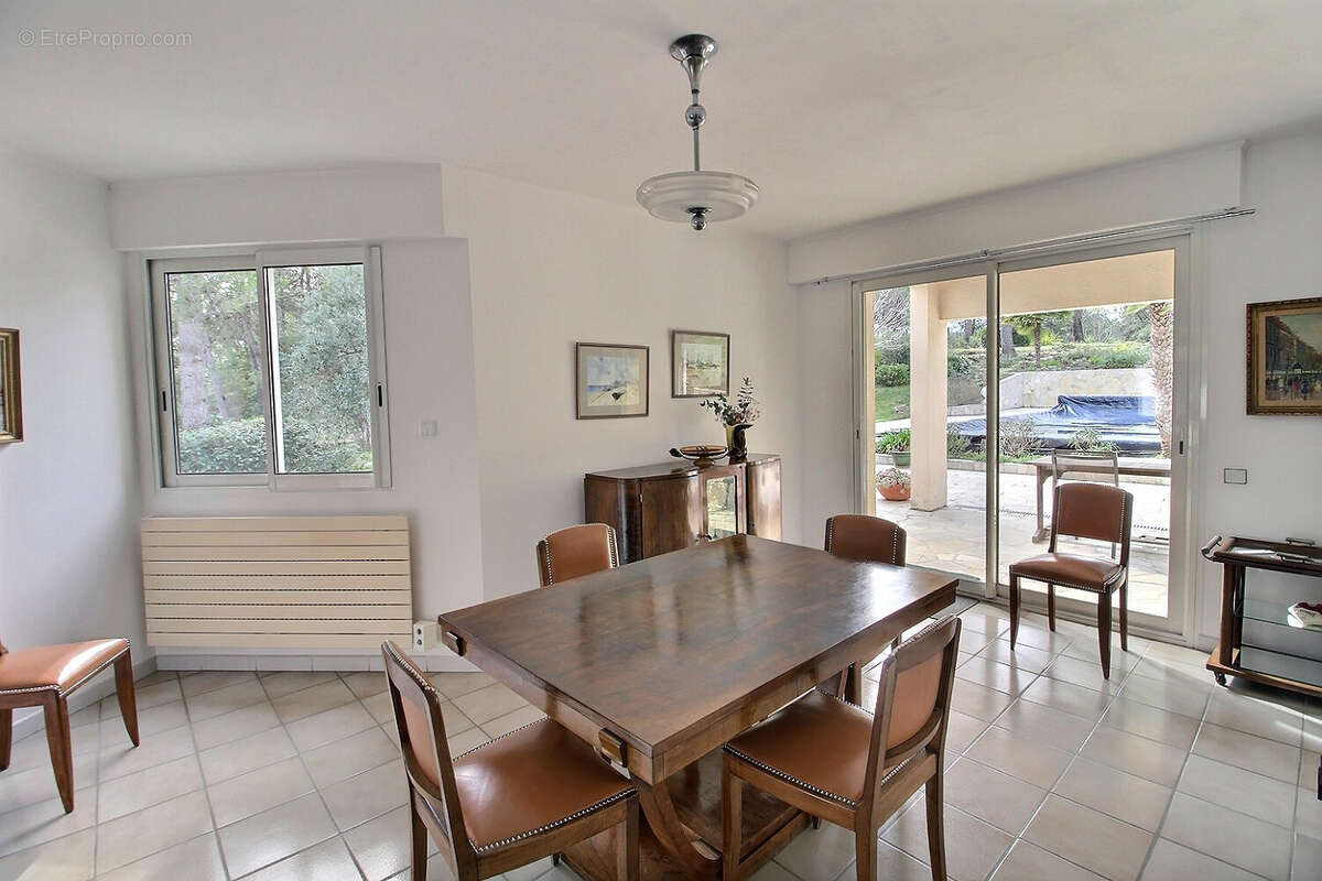 Maison à SAINT-CLEMENT-DE-RIVIERE