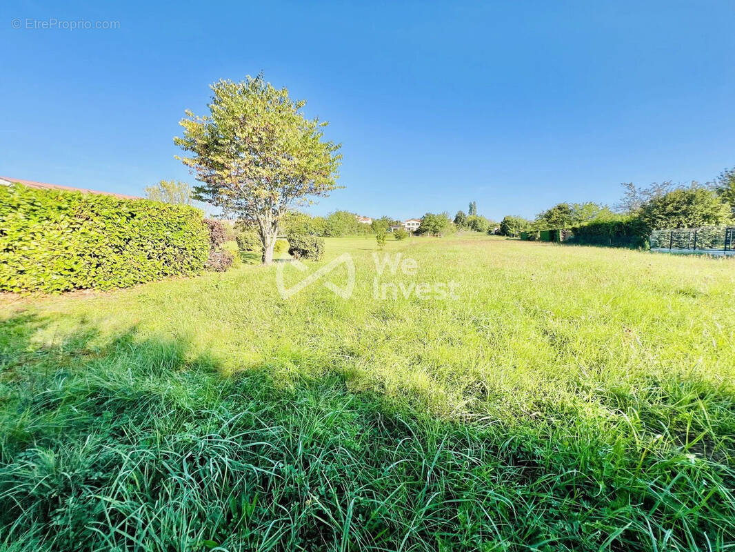 Terrain à SAINT-BONNET-PRES-RIOM