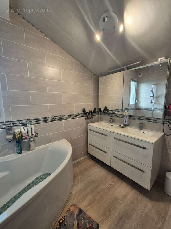 Maison à PONT-DE-VEYLE