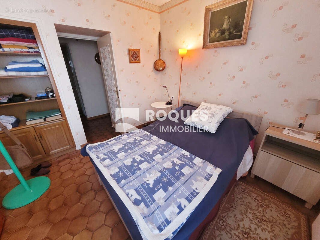 Au POUJOL SUR ORB , maison de village environ 150 m2 habitable divisé en 2 appartements, grand garage, et une - photo 8