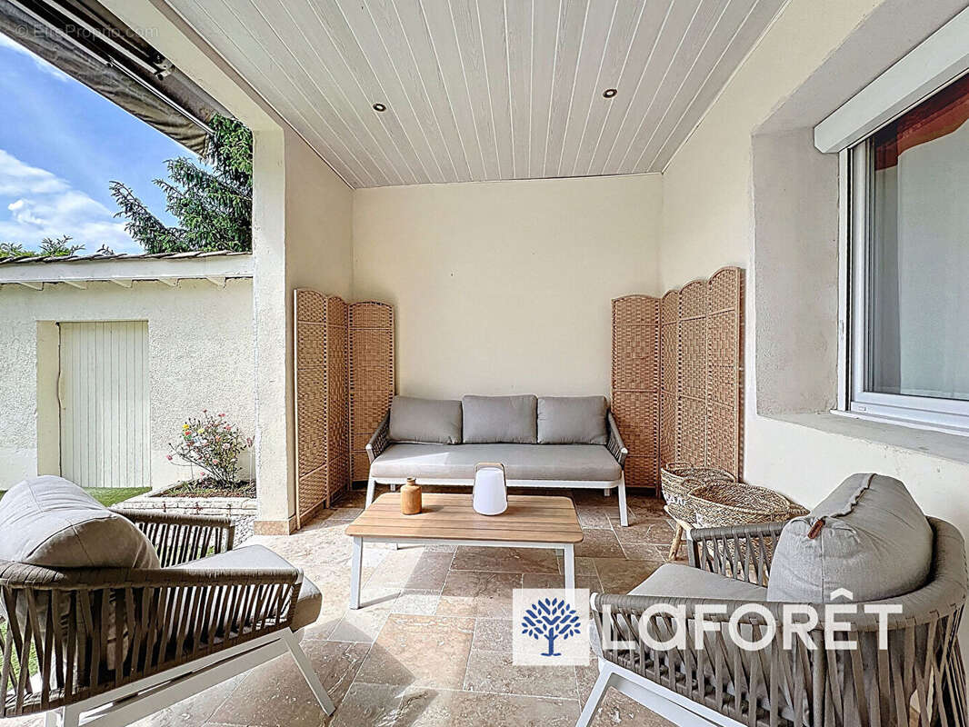 Parcieux, maison familiale avec piscine et vue dégagée - photo 14