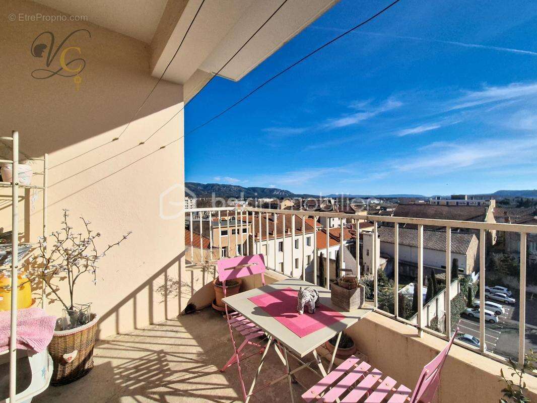 Appartement lumineux au dernier étage avec terrasse et parking sécurisé - photo 8