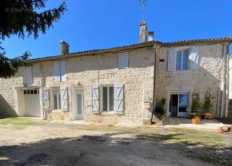 Charras - Maison 131 m² avec grange située sur une impasse - photo 17