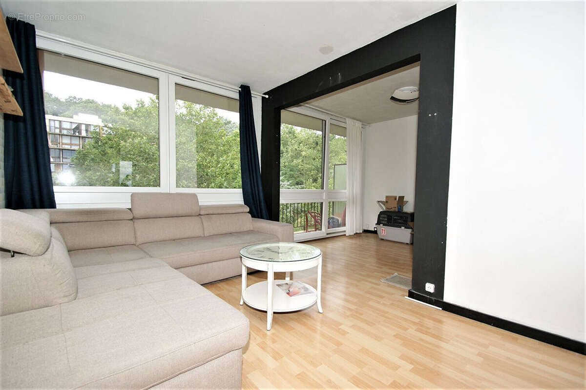 Appartement à FONTENAY-LE-FLEURY