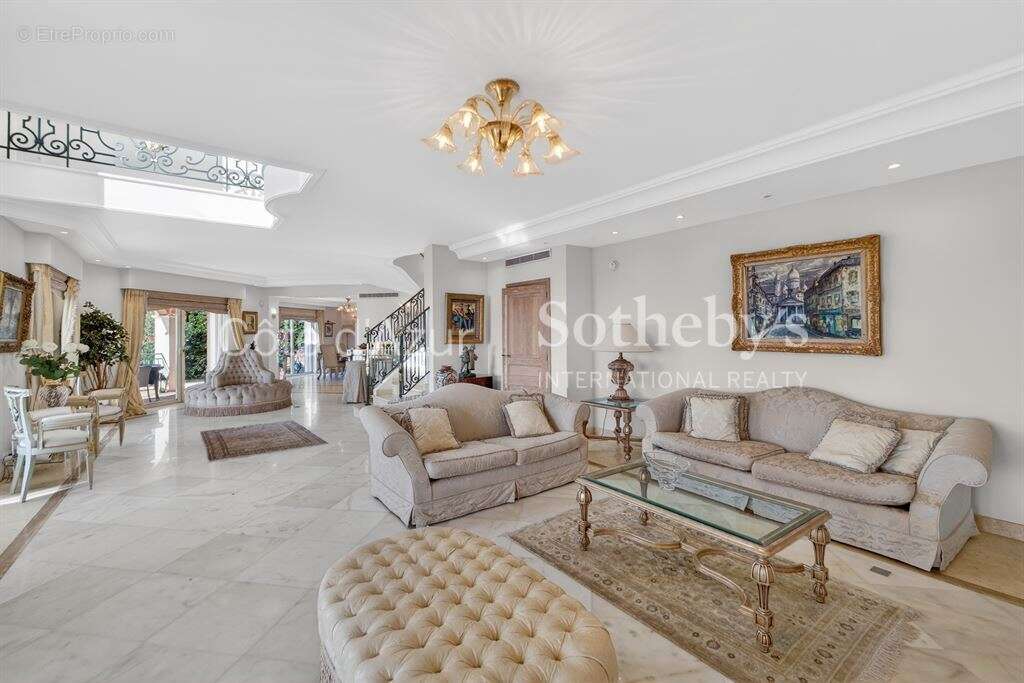 Maison à MANDELIEU-LA-NAPOULE