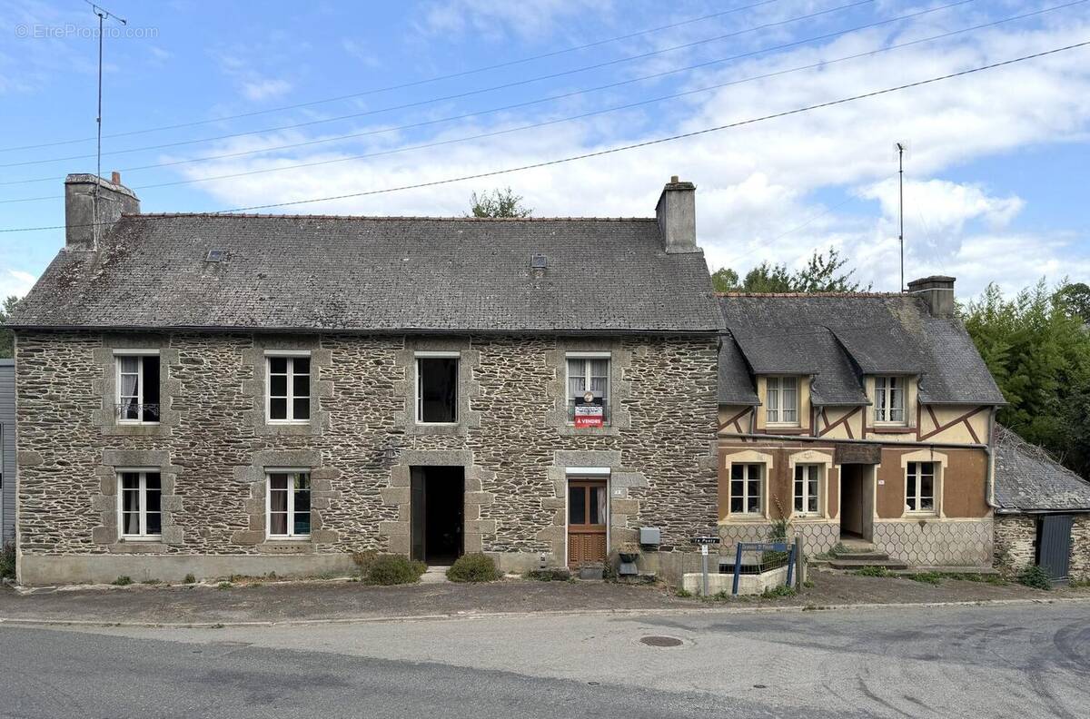Maison à SAINT-THELO