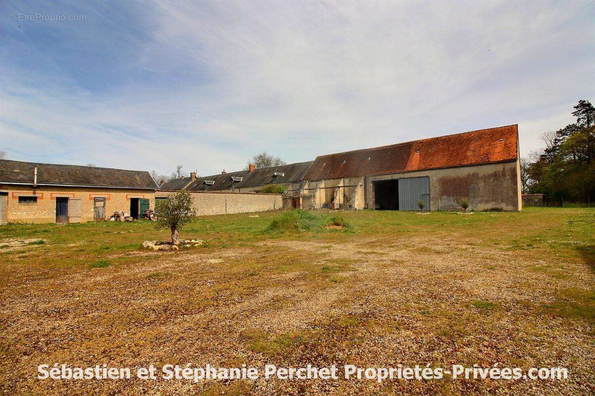 En exclusivité - Corps de ferme  362 m² - 8 chambres -terrain 1,2 ha - granges 500 m² - photo 17