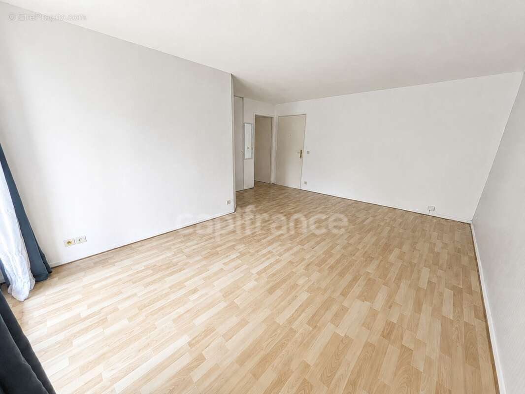 Corbeil-Essonnes – F3 lumineux avec balcon, parking et résidence arborée - photo 8