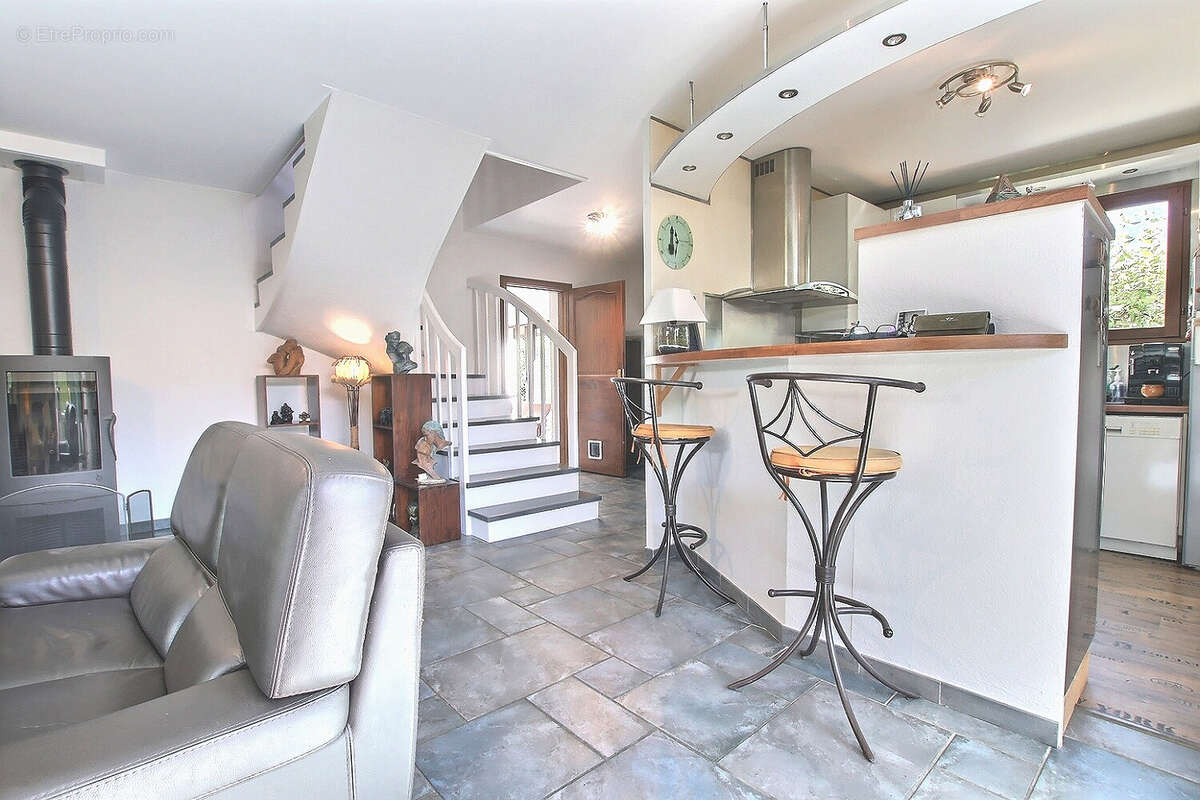 Maison à LA ROCHE-SUR-FORON