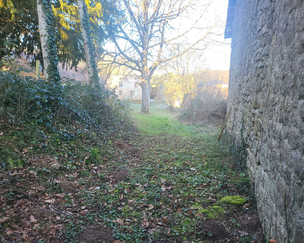 Maison à DOMPIERRE-LES-EGLISES
