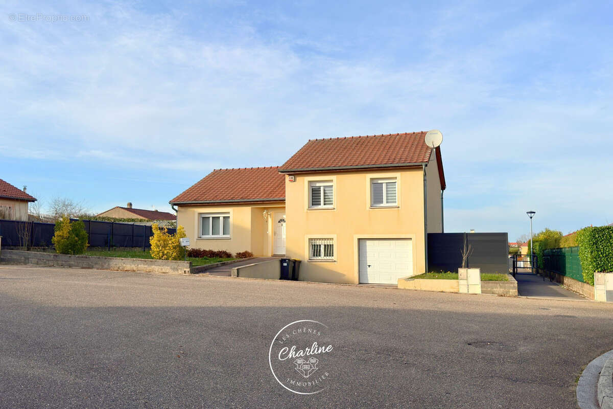 Maison à SAINT-PRIVAT-LA-MONTAGNE