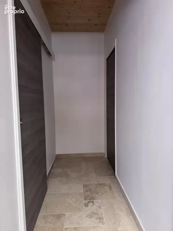 Ferme rénovée – 3 chambres – terrain de plus de 6 600 m² – bord de rivière - photo 12
