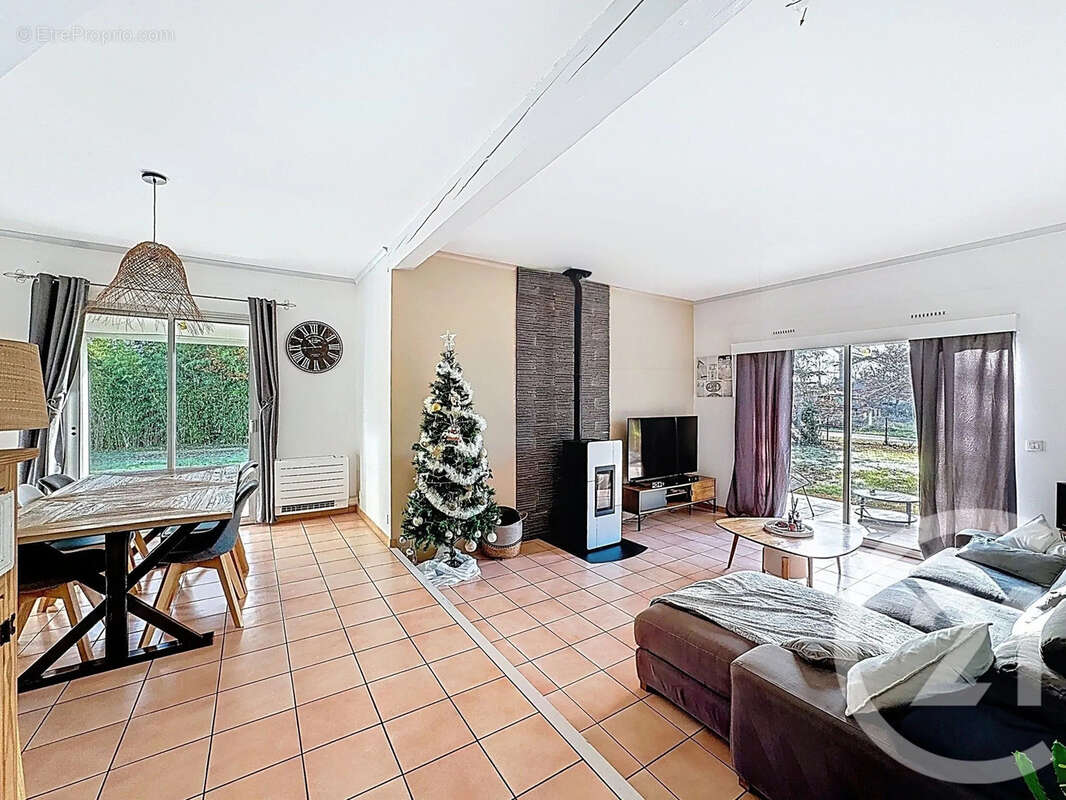 Maison à SAINT-ETIENNE-DE-TULMONT