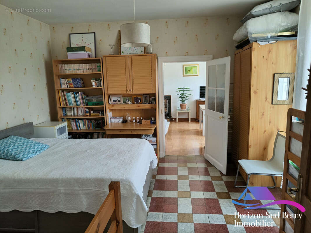 Pièce passante aménagée en chambre - Maison à SAINT-CHRISTOPHE-EN-BOUCHERIE