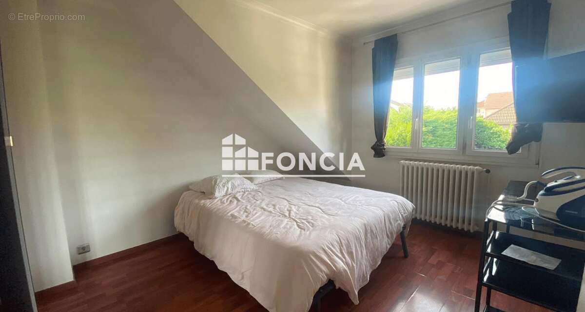 Foncia Le Raincy vous présente cette agréable maison familiale située dans le secteur recherché Benoît Malon - photo 13