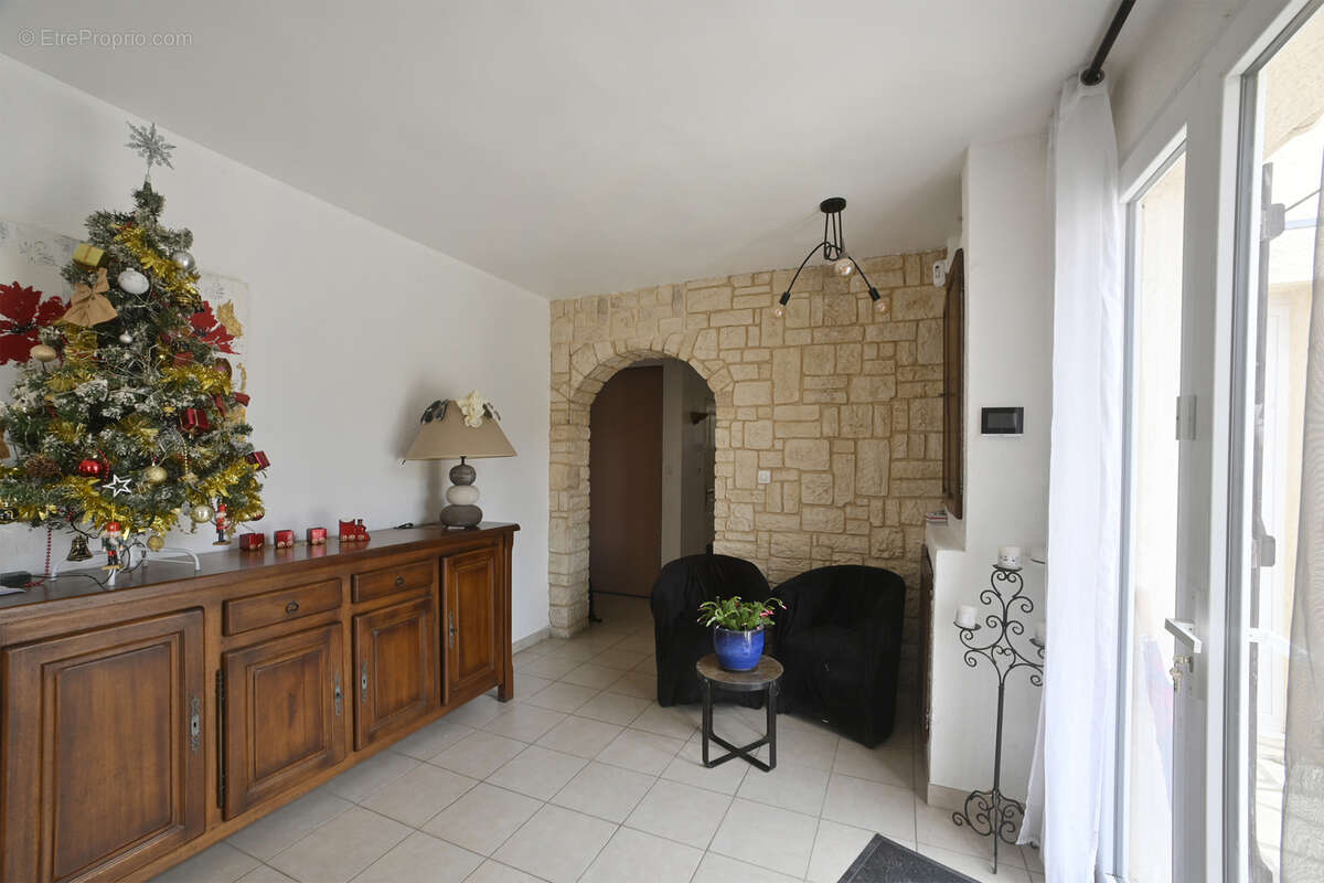 Maison à JONQUIERES-SAINT-VINCENT