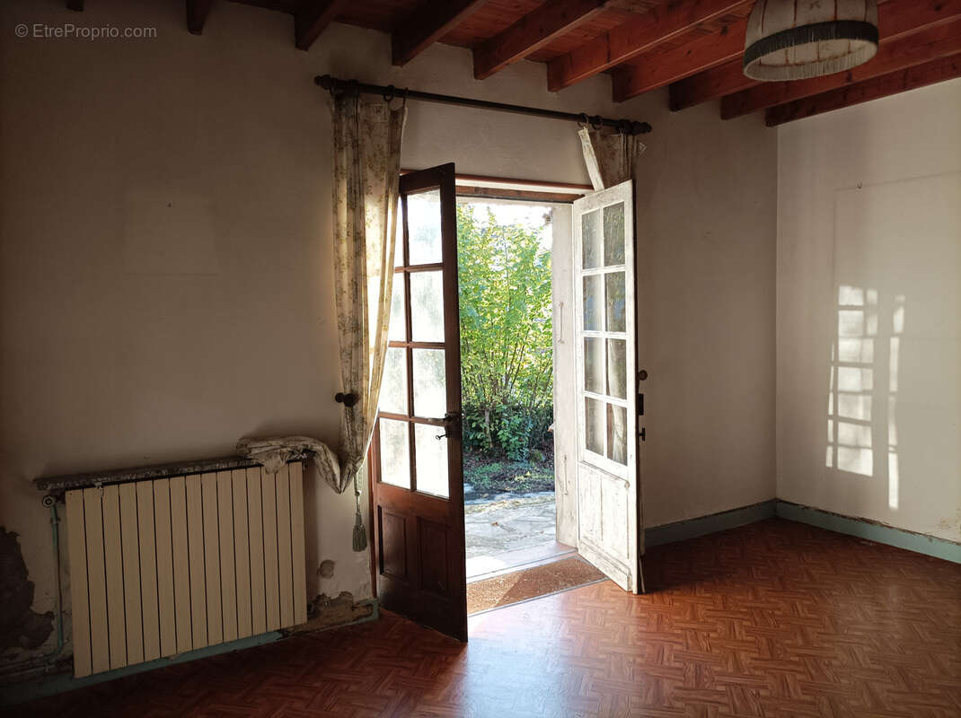 Maison à VILLEBOIS-LAVALETTE