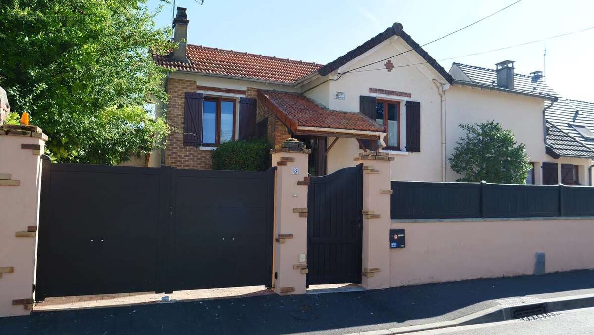 Meulière avec extension contemporaine SANS VIS-À-VIS - photo 12