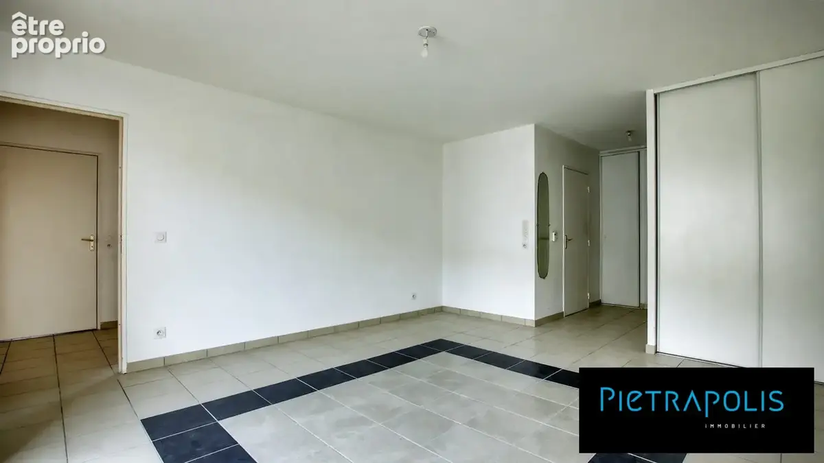 Appartement 76 m² à Givors  - photo 2