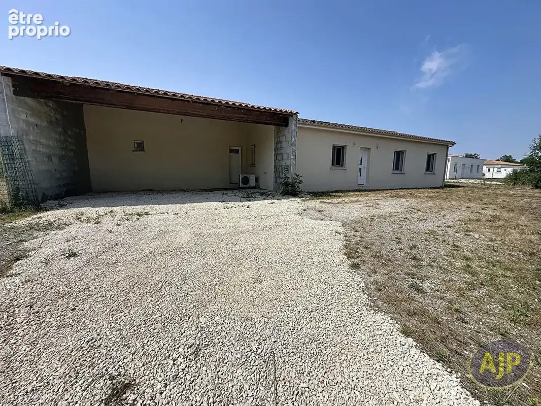 Maison récente de Plain-pied à JARNAC-CHAMPAGNE - photo 13