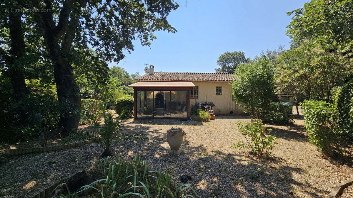 Maison à BAGNOLS-EN-FORET