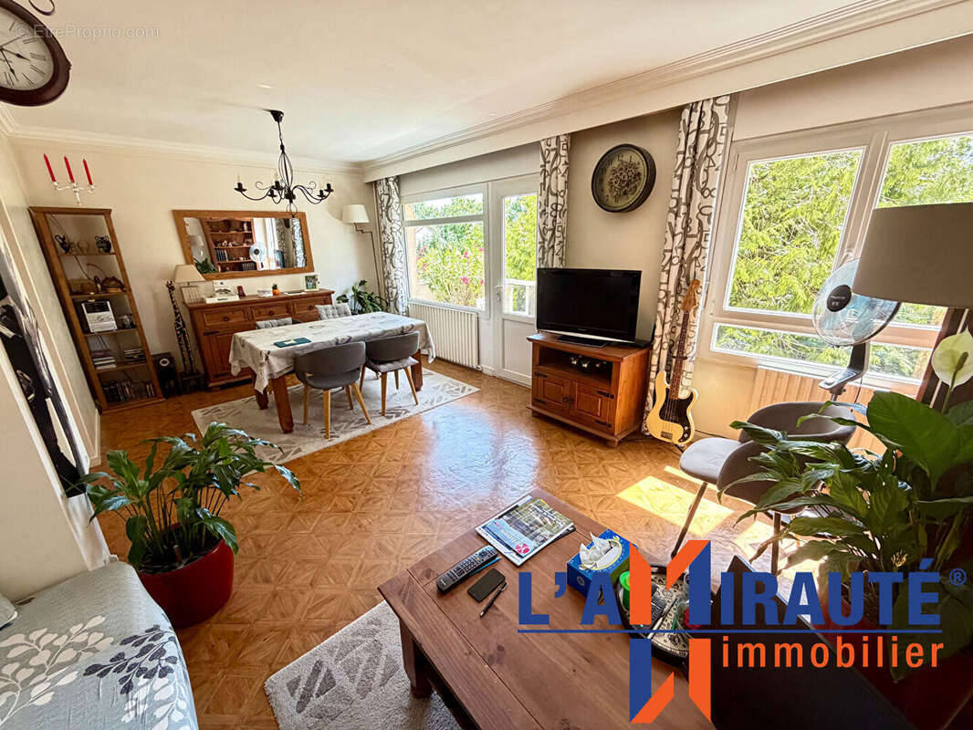 Appartement à SARTROUVILLE